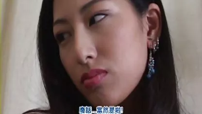 Amigo tiene el desayuno en la mesa chiquillas desvirgadas de la cocina después del desayuno