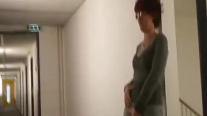 Hermosas lesbianas ver chicas vírgenes sexy en apretado pantimedias se folla a rubia con strapon