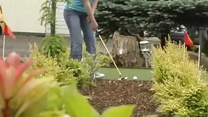 Un ruso chico tiene sexo en la cama mujeres virgenes asiendo el amor con una chica muy bonita, se inserta a su larga polla dentro de ella, de longitud completa, se desarrolla una vagina con sus dedos, ella gime