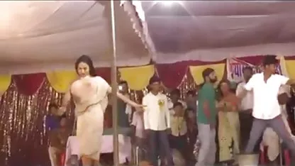 Después xxxvirgene de ver porno, la morena decidió a chupar su amado