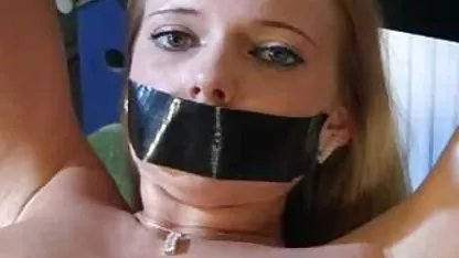 Atrapados en la playa, ver videos chicas virgenes una joven rubia