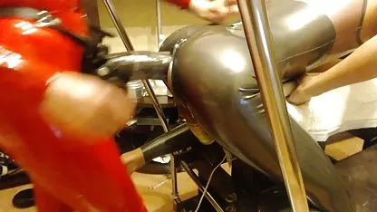 Tio se sexo de mujeres virgenes folla a una puta joven en la cocina y se corre en su lengua