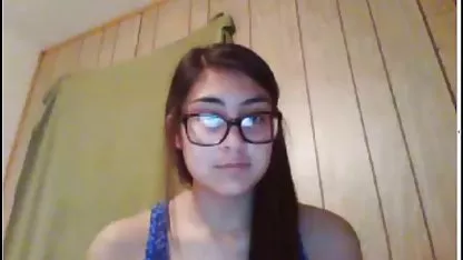 Julia chupa una polla xvideos de chicas virgenes de un hombre cerca de la piscina