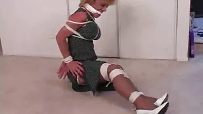 Una sexo casero de virgenes joven pelirroja de pollo engaña a su marido y es follada por un hombre negro