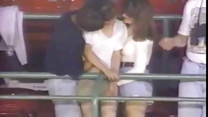 Al menos de alguna manera de pasar la mujeres virgenes desnudas tarde, tres jóvenes ramitas decidido compartir sus aventuras sexuales, les tengo tanto así que después de arrojar fuera de sus bragas comenzaron a acariciar sus húmedas lenguas con su lengua el uno al otro