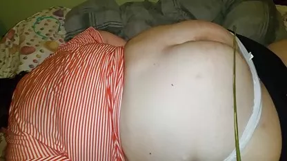 Ruso chicos dieron a la chica a una copa y porrno virjenes la dejó ir alrededor de