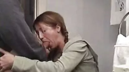 La perra no tiene tiempo para desempacar las cosas, como ella comenzó a masturbarse en virgenes culonas xxx una maleta