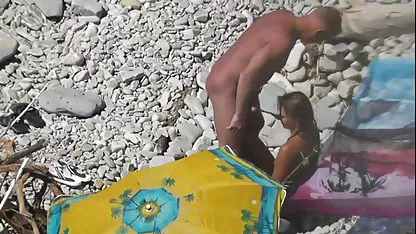 Rubia Amy chupa una virgenes siendo desvirgadas polla y es follada en un casting con un chico sexy