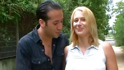 La chicas virgenes de 18 años enfermera se sirve un chico joven