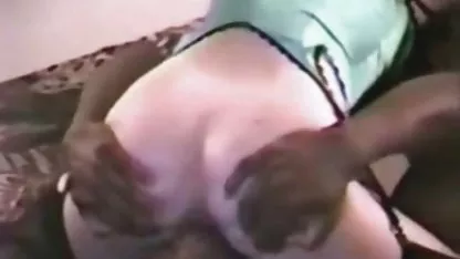 Las enormes tetas mexicanas desvirgadas de esta chica son una locura