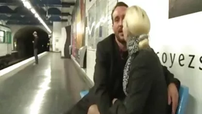 Morena de lágrimas por dos miembros de mujeres gordas virgenes la