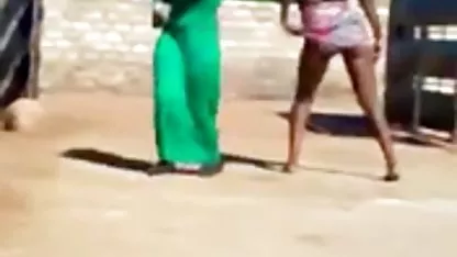 Fontanero jodido la dueña videos de muchachas virgenes de casa en la cocina