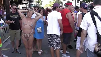 Sexy hermosa asiática sexo de mujeres virgenes se folla a una lujuria insaciable cliente