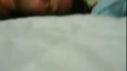 De pelo rojo cutie xxx coreanas virgenes Athena acaricia su cuerpo