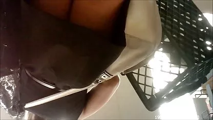 Agente de bienes raíces se folla a una rubia y llena su coño chicas de 18 años virgenes