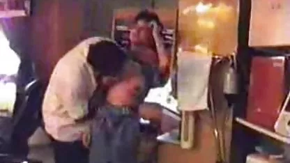 Joven estudiante se videos de muchachas vírgenes entrega con un vibrador