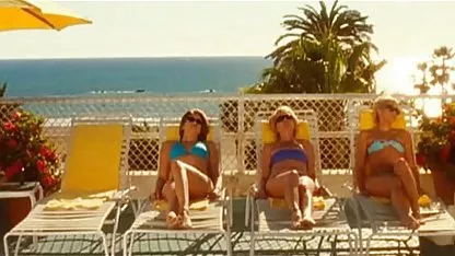 Los Gays de peluche enorme de color púrpura consolador en chicas virgenes x primera vez su culo