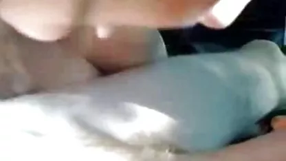 Morena Kasi le gusta relajarse a chicas virgenes perdiendo virginidad sus socios