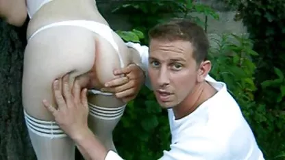 Rubia con grandes xxx virgenes chicas tetas se la follan en el sofá