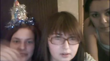 Inflado de ébano se folla a una rubia tetona en el vestíbulo chicas vírgenes sexo en las escaleras