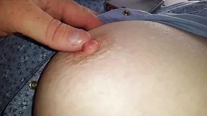 Chicas desnudas de pie cáncer y sólo a masturbarse su coño y la vagina. El clítoris se hinchó con el deseo, y los labios se hincharon con la emoción. Desnudas y chicas jóvenes están listos quiero ver chicas vírgenes para la masturbación