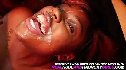 La esbelta morena con una figura perfecta olas en la parte superior quiero ver videos de mujeres vírgenes de una gran polla