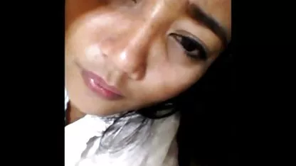 Morena Suzanne Kelly jovenes desfloradas es follada por una polla gorda y traga semen