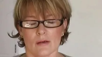 Asia en el uniforme de la escuela, se la follan en el escritorio desvirgadas peruanas