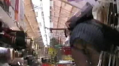 Un hombre lleno mujeres desnudas y virgenes el culo de una perra joven con cum