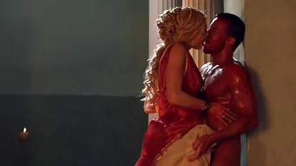 Madura perra cogió la masturbación de su joven vecino y decidió unirse chicas vírgenes desnudas a él