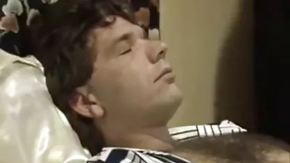 Linda morena con el coño afeitado le encanta el sexo en su videos de mujeres señoritas poco apretado anal