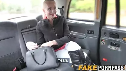 Joven morena sexo cholitas virgenes se masturba en la universidad