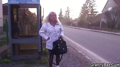 Maduro xno virgen entrenador de fitness suavemente folla sudoroso jóvenes, rubias