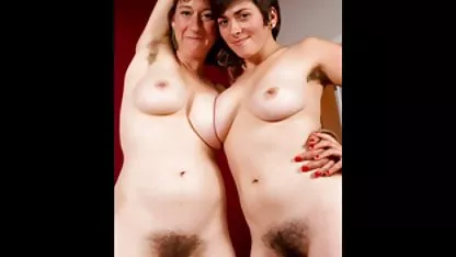 La actriz porno se acaricia a sí misma en una casa rompiendo chicas vírgenes