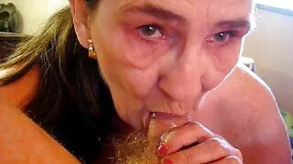 Pelirroja de chicas virgenes eyaculando pollo extiende sus agujeros con los juguetes