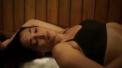 Tio se folla el culo de la perra y se llena su coño con su sexo de chicas vírgenes semen