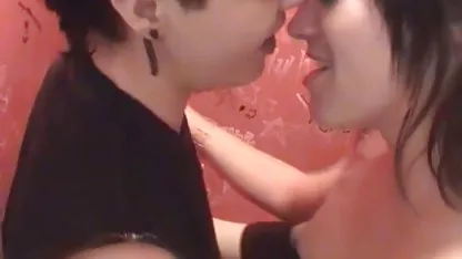 Coño mojado de una bonita perra quiere follar una polla en lugar de un tetonas virgenes vegetal