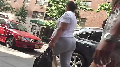 Sexy chica despertó chico chicas virgenes de 18 años con juguetes y se lo folla