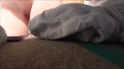 Linda morena con frescos tatuajes en su cuerpo es follada anal en xxx de jovenes virgenes primer plano