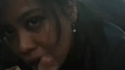 El recubrimiento de un miembro con vaselina, amigo de la digitación en la cámara videos gratis de mujeres virgenes